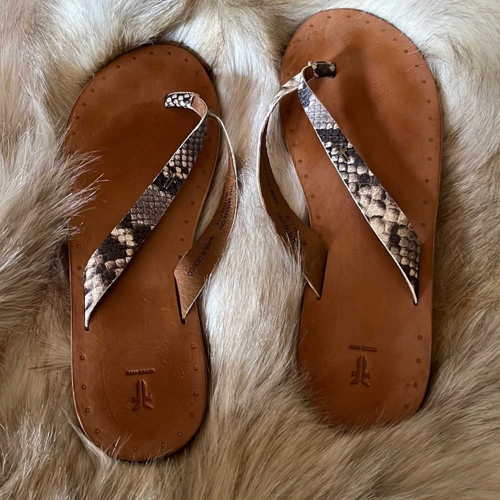 Leather flip flops